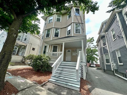 Exterior, Facade, Queen Anne Victorian