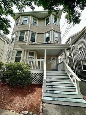 Exterior, Facade, Queen Anne Victorian