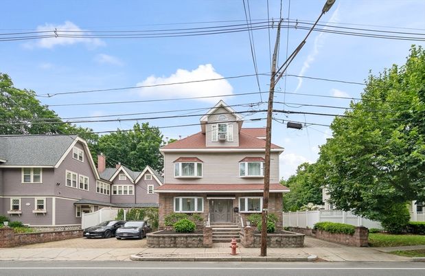 Exterior, Facade, Queen Anne Victorian
