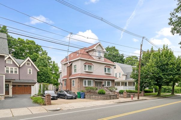 Exterior, Facade, Brick Facade, Queen Anne Victorian