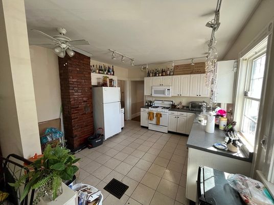 Interior, Kitchen, Pendant Lights, Stone Walls, Washer