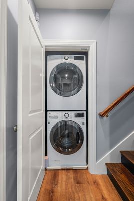 Interior, Utility Closets, Washer, Wood Texture Flooring