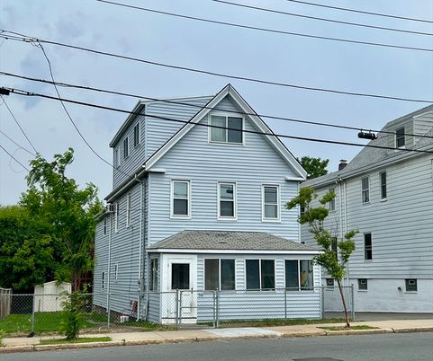 Exterior, Facade, Queen Anne Victorian