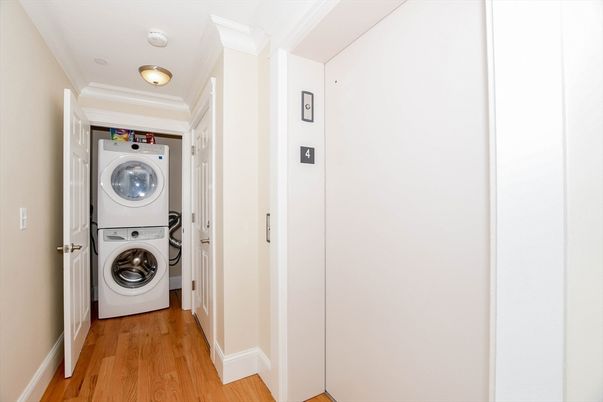 Interior, Utility Closets, Washer, Wood Texture Flooring