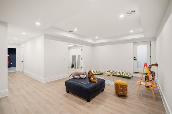 Interior, Recessed Lighting, Wood Texture Flooring