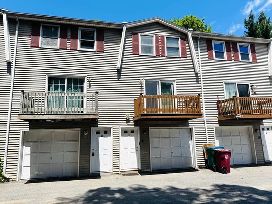 Attached, Exterior, Facade, Rowhouse