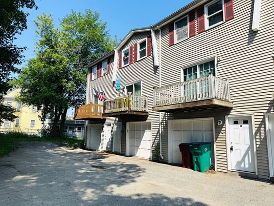 Attached, Exterior, Facade, Rowhouse