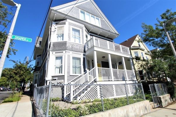Exterior, Facade, Queen Anne Victorian