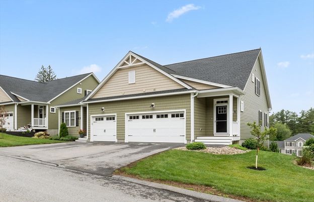 Attached, Exterior, Facade, Farmhouse
