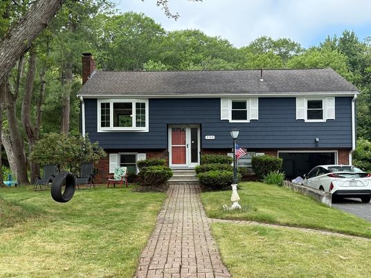 Attached, Exterior, Facade, Raised Ranch