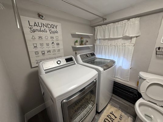 Interior, Washer, Wood Texture Flooring