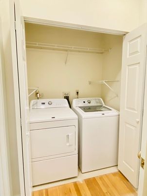 Interior, Utility Closets, Washer, Wood Texture Flooring
