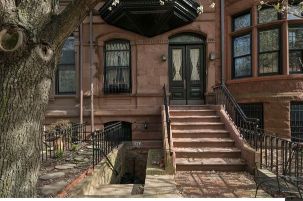 Exterior, Facade, Brownstone