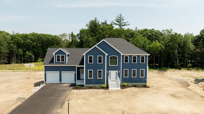 Attached, Exterior, Facade, Farmhouse