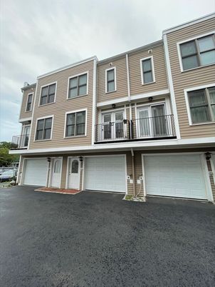 Attached, Exterior, Facade, Rowhouse