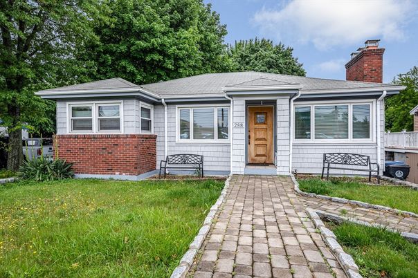 Exterior, Facade, Cape Cod