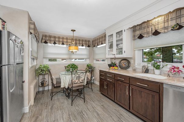 Dining room, Interior, Kitchen, Pendant Lights, Stainless Steel Appliances