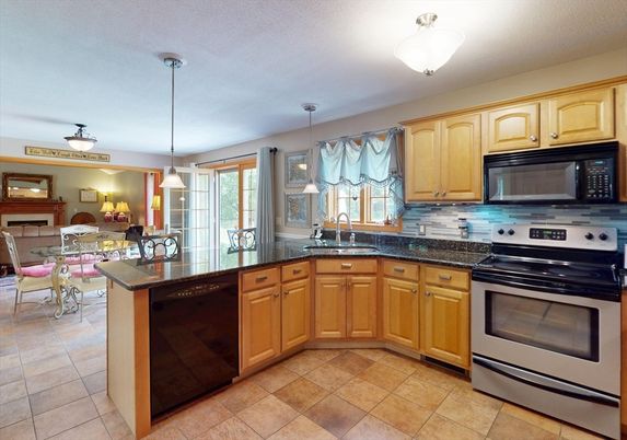 Dining room, Interior, Kitchen, Pendant Lights, Stainless Steel Appliances