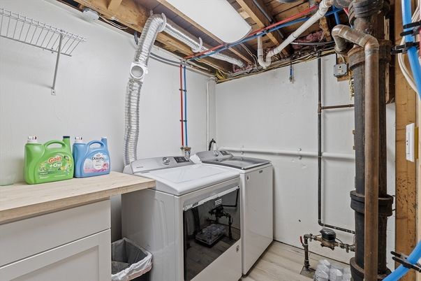 Interior, Washer, Wood Texture Flooring
