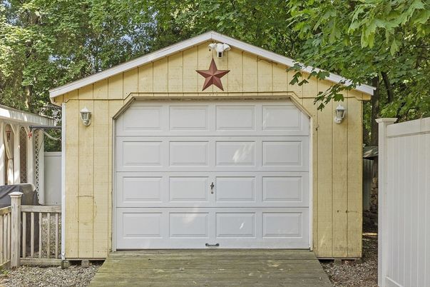 Detached Garage, Exterior