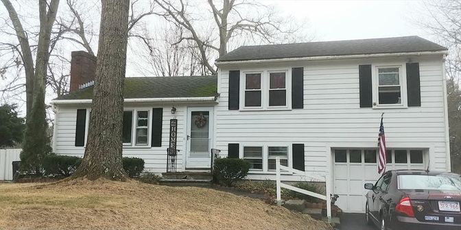 Attached, Exterior, Facade, Split Level