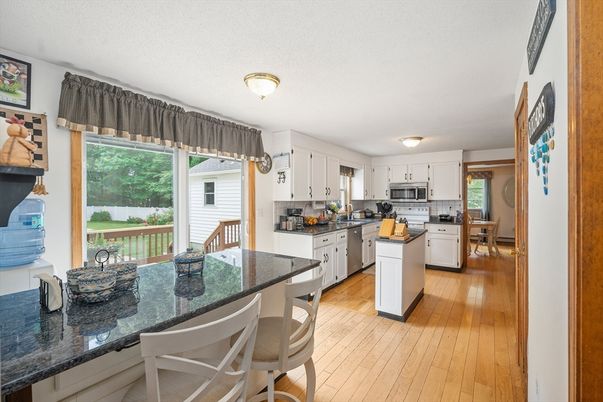 Dining room, Interior, Kitchen, Stainless Steel Appliances, Wood Texture Flooring