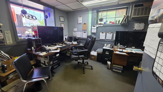 Home Office, Interior