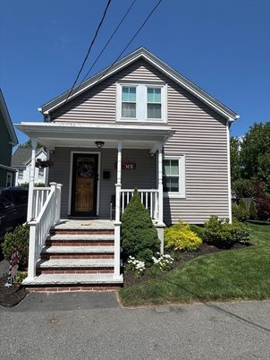 Exterior, Facade, Queen Anne Victorian
