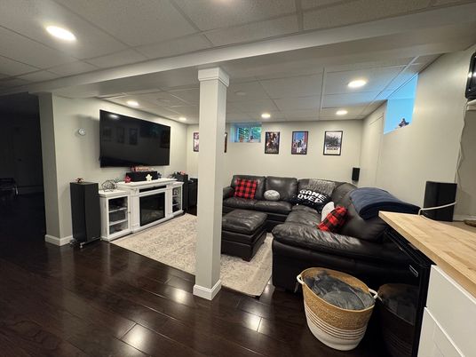 Interior, Living room, Recessed Lighting, Wood Texture Flooring