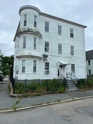 Exterior, Facade, Rowhouse