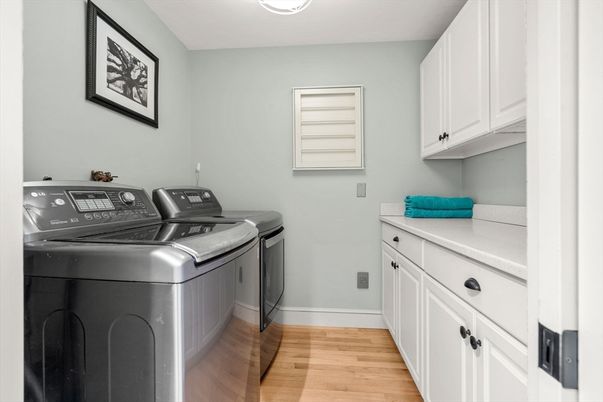 Interior, Washer, Wood Texture Flooring