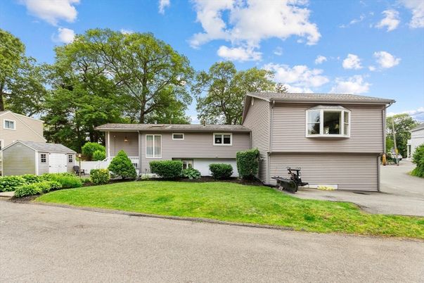 Attached, Exterior, Facade, Raised Ranch