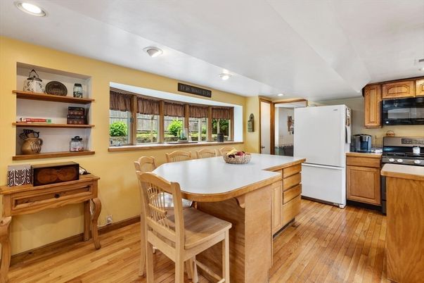 Dining room, Interior, Kitchen, Recessed Lighting, Wood Texture Flooring