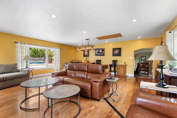 Interior, Living room, Pendant Lights, Recessed Lighting, Wood Texture Flooring