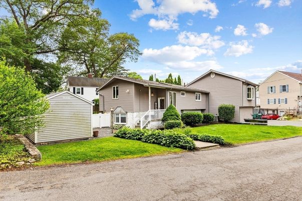 Backyard, Exterior, Facade, Split Level