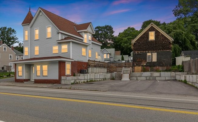 Exterior, Facade, Brick Facade, Queen Anne Victorian