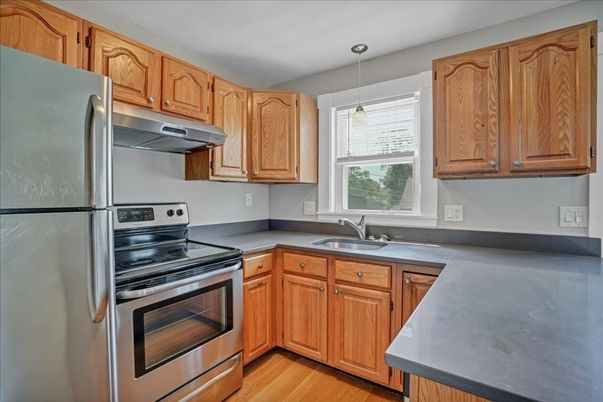 Interior, Kitchen, Pendant Lights, Wood Texture Flooring