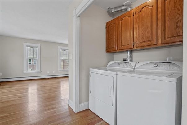 Interior, Washer, Wood Texture Flooring