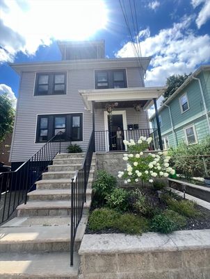 Exterior, Facade, American Foursquare