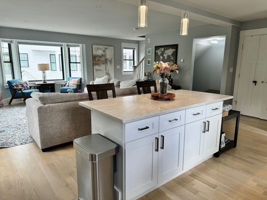 Interior, Living room, Pendant Lights, Recessed Lighting, Wood Texture Flooring