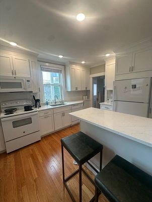 Interior, Kitchen, Recessed Lighting, Water, Wood Texture Flooring