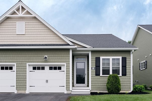 Attached, Exterior, Facade, American Craftsman