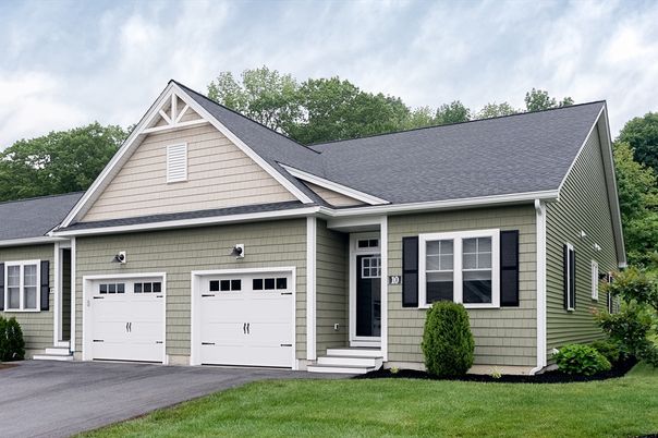 Attached, Exterior, Facade, Ranch