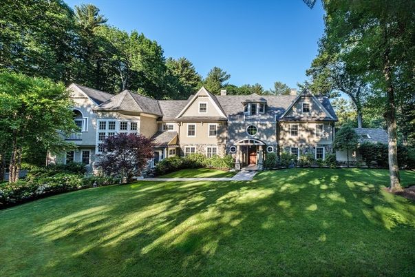 Backyard, Exterior, Facade, Queen Anne Victorian