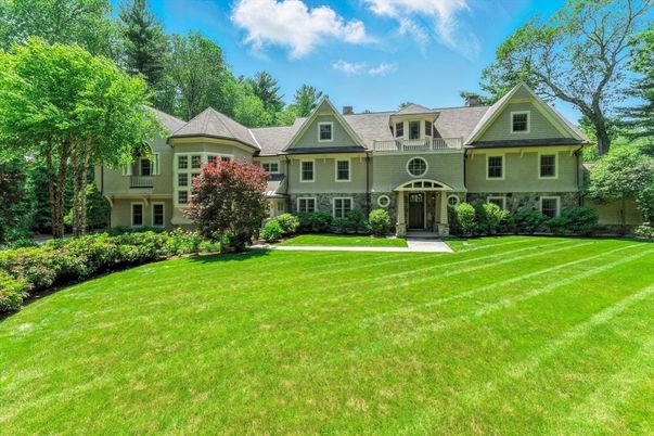 Backyard, Exterior, Facade, Queen Anne Victorian