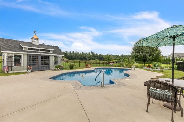 Exterior, Pool