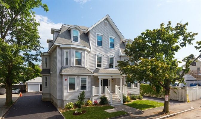 Attached, Exterior, Facade, Queen Anne Victorian