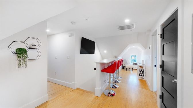Interior, Recessed Lighting, Wood Texture Flooring