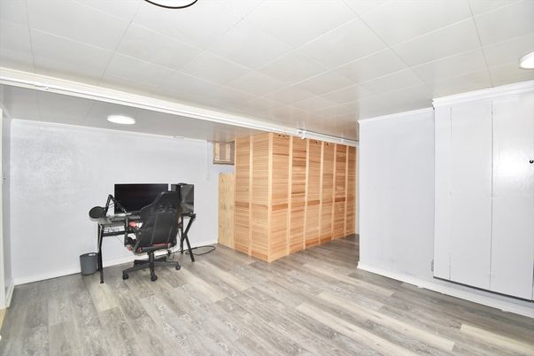 Home Office, Interior, Recessed Lighting, Wood Texture Flooring