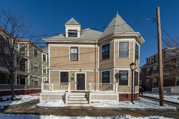 Exterior, Facade, Queen Anne Victorian